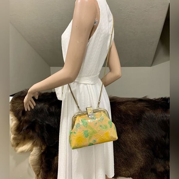 Handmade Genuine Leather Floral Embossed Chic Metal Frame Bag/Crossbody - Picture 6 of 15